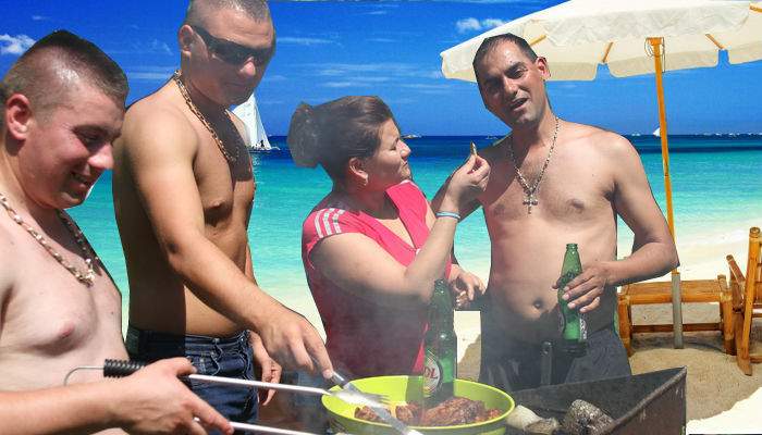 Pe ultima plajă fără români din Grecia s-a auzit „Mânca-ți-aș, e belea aicișa”