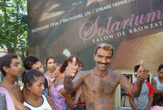 Un afacerist neinspirat a deschis un salon de bronzat în Ferentari