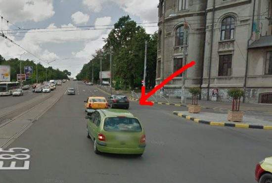 Un şofer ardelean semnalizează din 2012 stânga pe Şincai, dar nu-l lasă nimeni să se bage