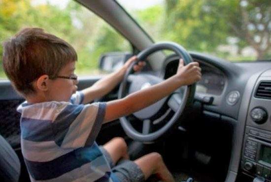 Vacanţa elevilor de 1-4 a dus la relaxarea traficului: “E mult mai bine fără ăia mici la volan, conduc ca nebunii”