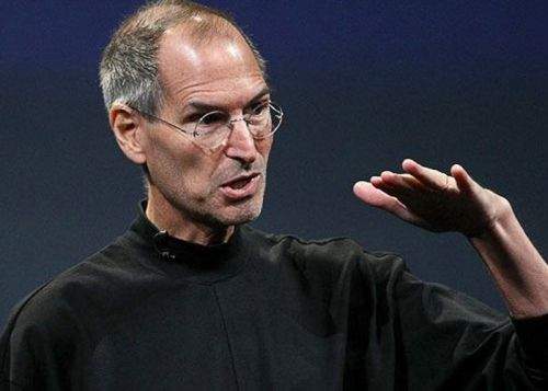 Steve Jobs a fost strâns de gât de celebrul său tricou, spun legiștii!