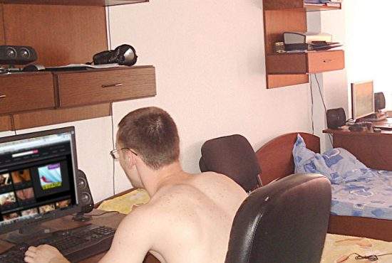 Gest nobil! Un programator român și-a donat tastaturile unei bănci de spermă