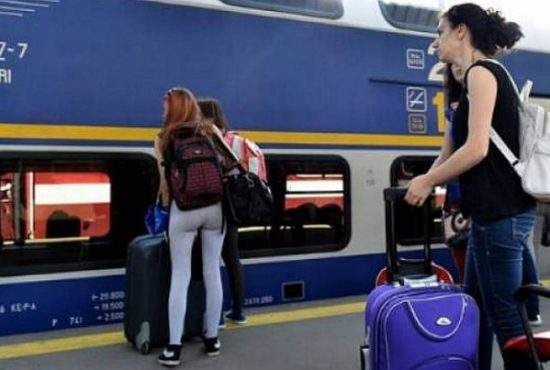 Atenţie la trenurile pirat de la aeroport! Un turist a fost ocolit sute de km, prin Paşcani