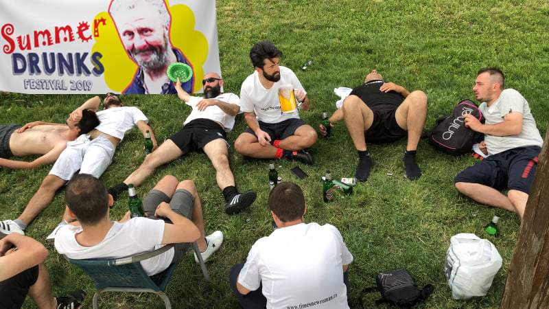 Sold out la festivalul Summer Drunks, unde bei în tihnă şi nu cântă nicio trupă