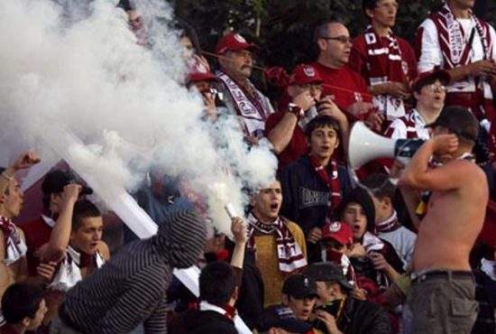 Suporterii CFR Cluj sunt plătiţi de club ca să meargă pe stadion