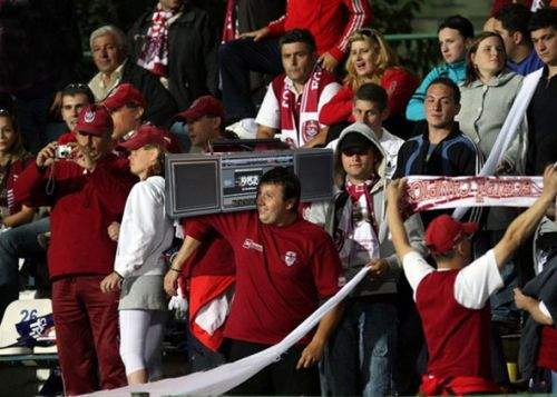 Suporterii CFR Cluj fac playback pe stadion