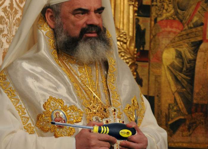 Patriarhul Daniel: Şurubelniţele în cruce vor putea fi cumpărate doar de la biserici