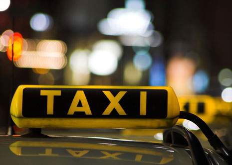 Bucureștenii, deranjați că noaptea au loc curse ilegale de taxi