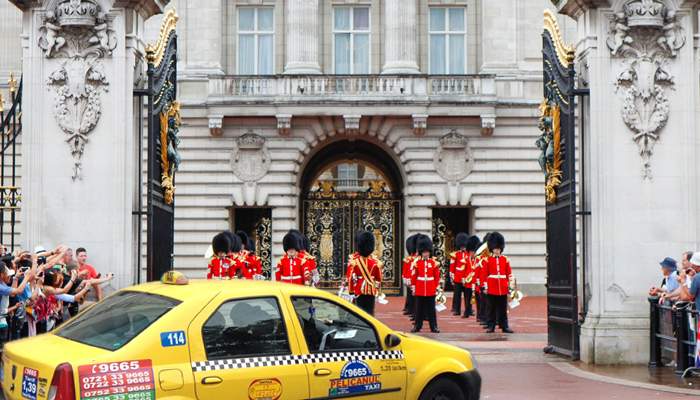 După București, ilfovenii de la Pelican Taxi au ajuns și la Londra