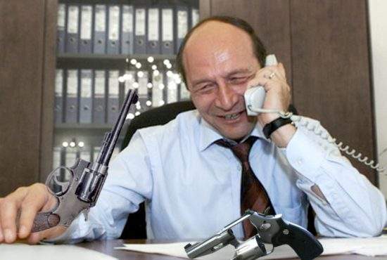 Băsescu a sunat la Ambulanță să se intereseze de starea revolverului lui Năstase