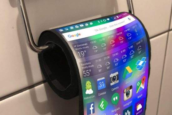 Samsung Fold e demodat! Zewa lansează telefonul care se face sul şi miroase a lavandă