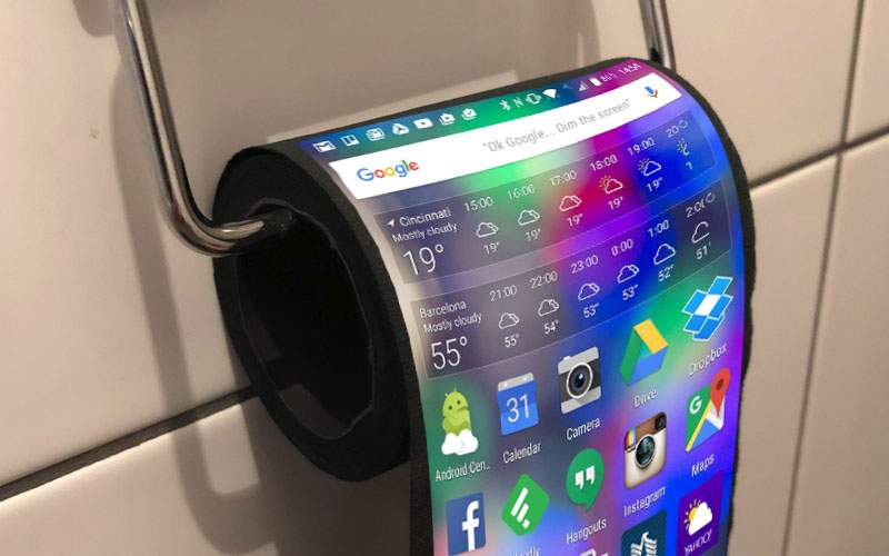 Samsung Fold e demodat! Zewa lansează telefonul care se face sul şi miroase a lavandă