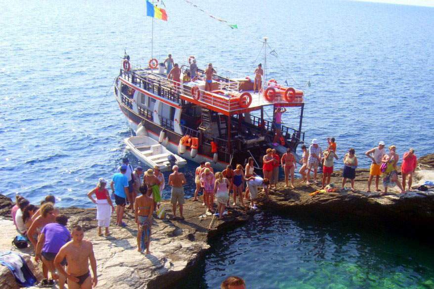 România neagă că va invada insula Thassos. „E operațiune turistică specială“