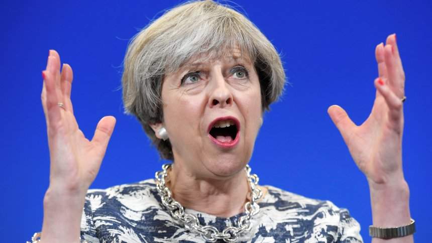 Theresa May, demisie de onoare după ce presa a numit-o „Dăncilă a Marii Britanii”