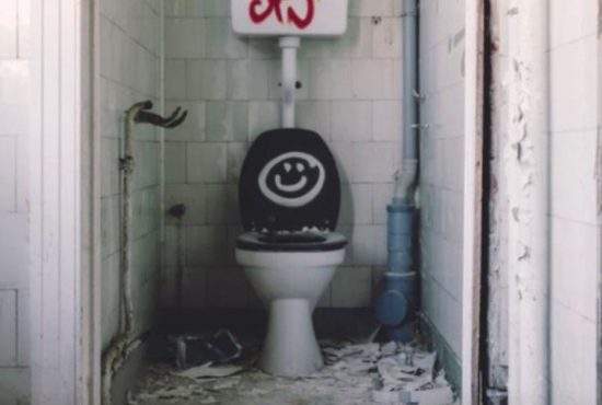 Zeci de WC-uri publice închise pentru GDPR. Erau pline de date personale pe pereți