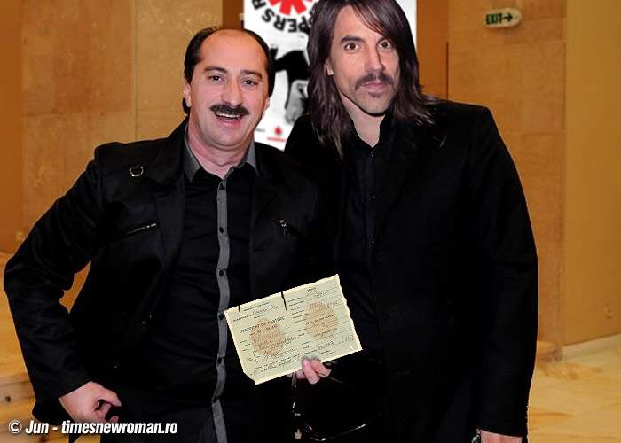 Anthony Kiedis (RHCP) la venirea în România: „Sunt fiul ilegitim al lui Romică Ţociu!”
