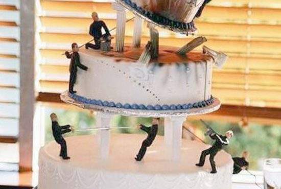 Dezastru la nuntă: două etaje ale unui tort s-au prăbuşit peste invitaţi