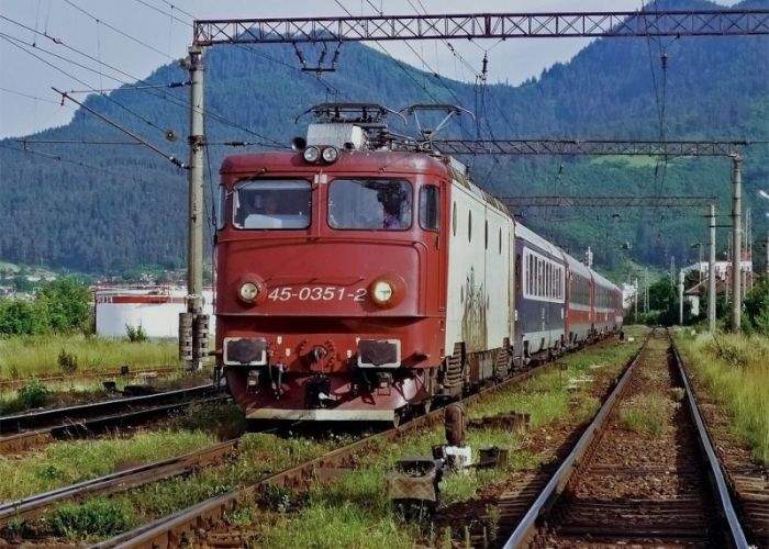 Norul de praf din Sahara întârzie. Din câte se pare, a luat un tren internaţional al SNCFR