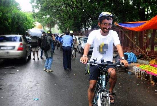 Începe triathlonul țigănesc. Furi o bicicletă, înoți în Dâmbovița, fugi de poliție pe Magheru!