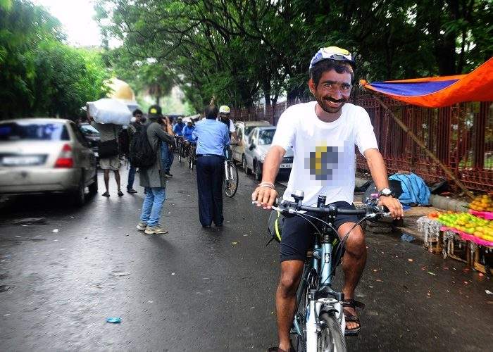 Începe triathlonul țigănesc. Furi o bicicletă, înoți în Dâmbovița, fugi de poliție pe Magheru!