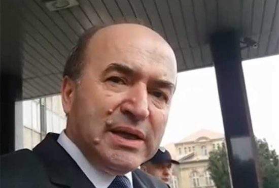 10 (rectificare: 9) lucruri pe care Tudorel Toader le-ar şterge de pe Facebook