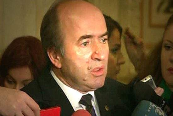 Tudorel Toader, conferinţă de presă bombă: “Ştiaţi că în Japonia se mănâncă peşte crud?”