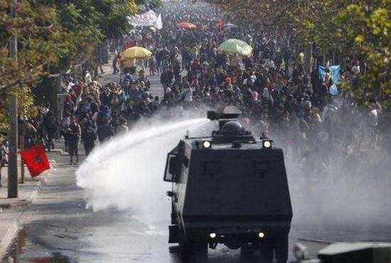 Căldură mare! Sute de mii de români se gândesc să protesteze, poate pun tunurile cu apă pe ei