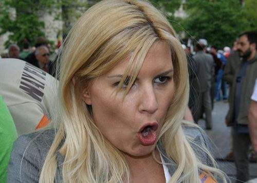 Audiere cu năbădăi! Din reflex, Elena Udrea s-a băgat sub biroul procurorului DNA