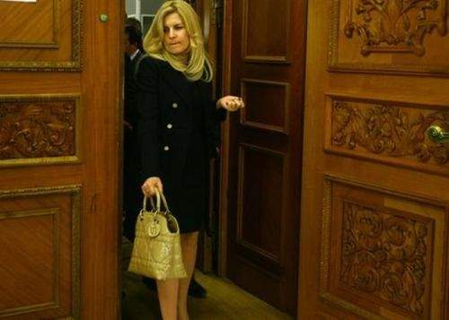 Elena Udrea: „Piaţa Universităţii ar trebui să se numească Louis Vuitton, după revoluţionarul francez”