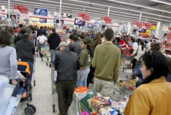 Deşi mai sunt doar 10 zile, un român excentric nu şi-a făcut încă cumpărăturile pentru Paşti!