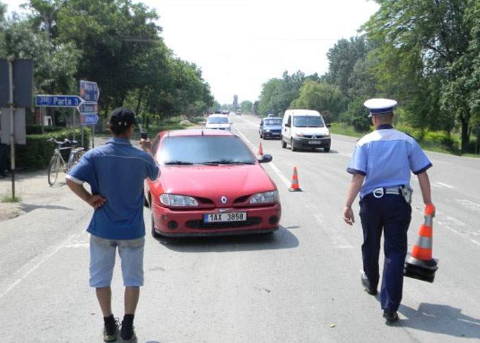 Un șofer dement și-a luat viața în piept