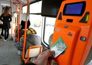 RATB susţine că oamenii se plâng degeaba. Aerul porneşte automat, când se validează o cartelă