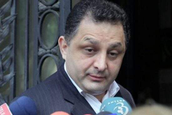 Marian Vanghelie vrea să desființeze târgurile ilegale de carte din Sectorul 5