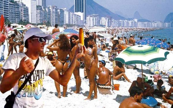 Avem prima şansă la Rio! Lotul de vânzători de porumb pe plajă a ajuns pe Copacabana