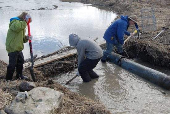 Mai şi muncesc! Vasluienii au făcut un lac de acumulare imens, că poate vine Isus şi transformă apa în vin