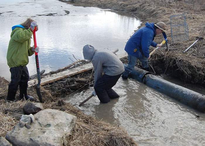 Mai şi muncesc! Vasluienii au făcut un lac de acumulare imens, că poate vine Isus şi transformă apa în vin