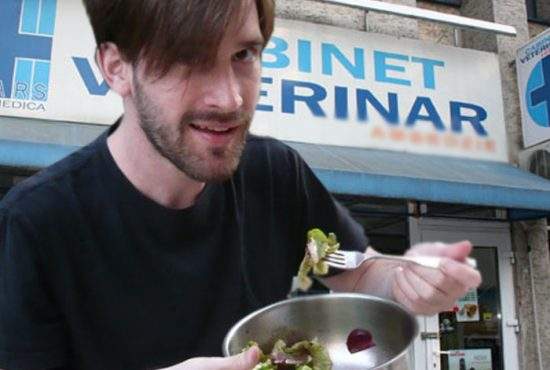Vegan internat la Urgențe după ce a mâncat o căpiță de fân de Paști