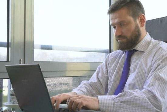 Un român e convins că are viruşi, pentru că Windows nu i-a mai făcut niciun update de 2 ore