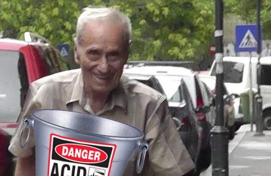 Vecinii lui Vișinescu, la spital după ce i-au acceptat cu forța provocarea Acid Bucket Challenge