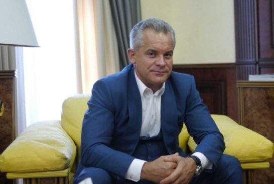 Ce scârţar! Plahotniuc vrea să cumpere Prima TV ca s-o dea de Secret Santa altui oligarh