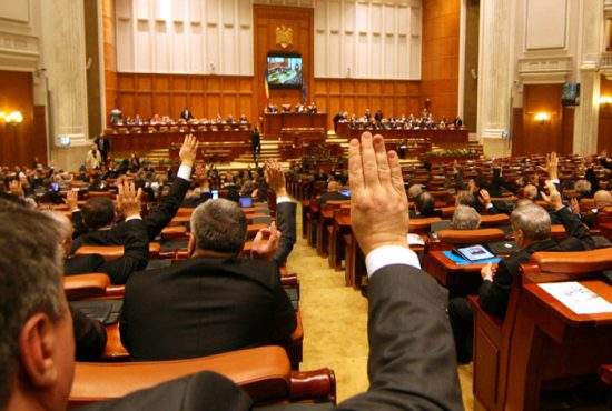 E oficial, toți parlamentarii sunt retarzi! Tocmai au votat mărirea salariilor bugetarilor cu 10%
