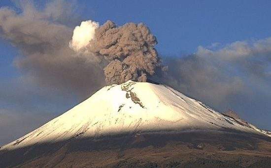 Miros insuportabil în Mexic după erupţia vulcanului Popocăcatépetl