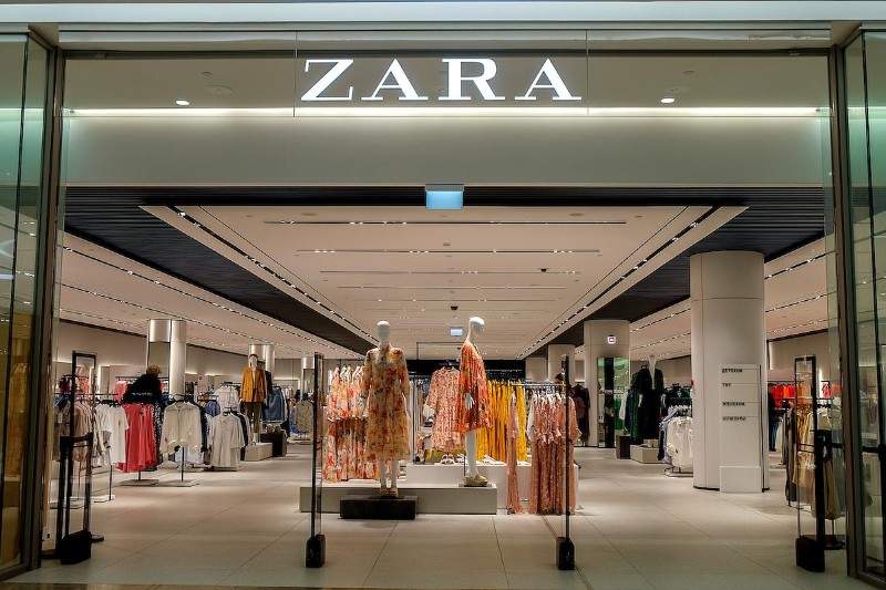 Complexul Europa se închide, că Zara şi H&M vând mai ieftin chinezăriile alea