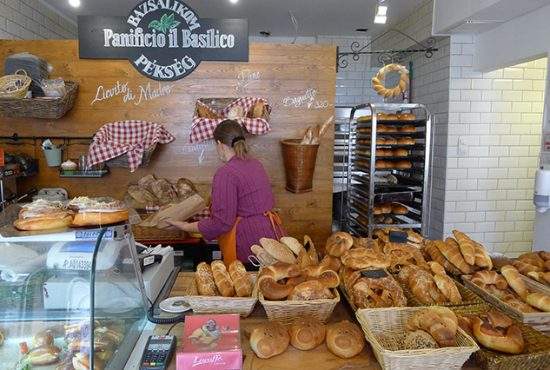 Un român din Harghita a învățat să ceară pâine în maghiară: ”Un pâine, vă rog!”