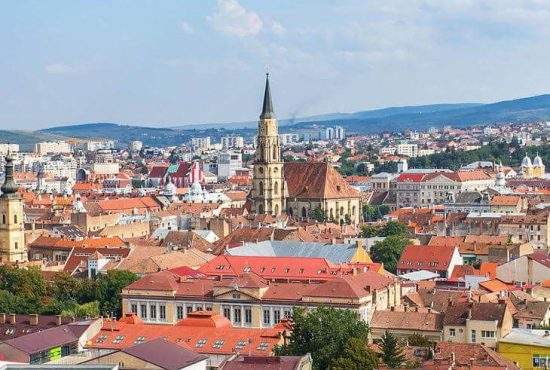 Firmele preferă Clujul, că angajații nu mai au bani de băutură după ce plătesc chiria