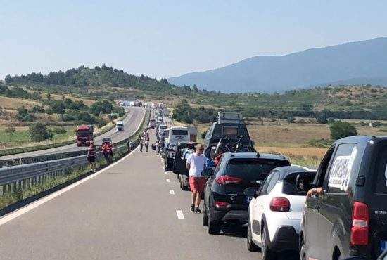 Turiștii cu numere de Prahova și Alba, 5 zile de carantină la intrarea în Grecia