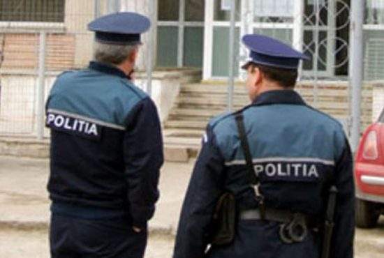 Bătaie între un interlop şi un poliţist după ce au venit îmbrăcaţi la fel la un party