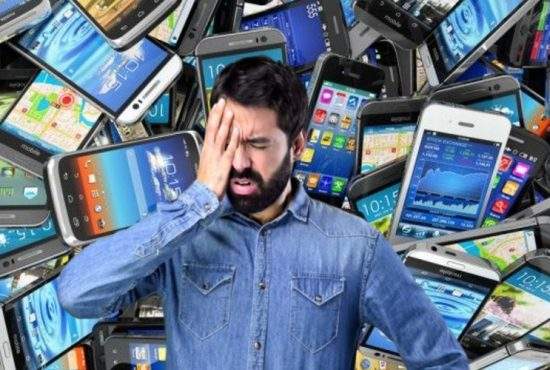 Românul care a furat 4500 de telefoane, prins când i-a pornit alarma simultan pe toate