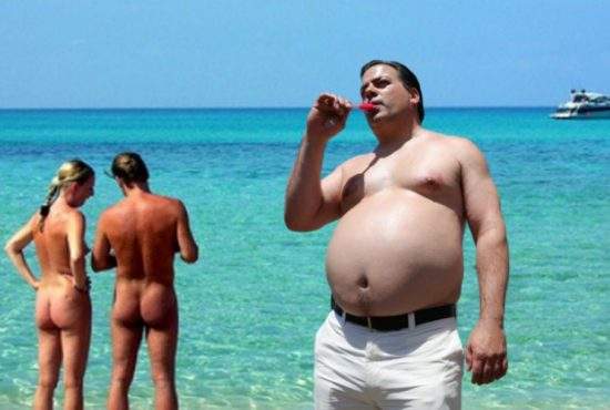 Imagini compromițătoare cu șeful Asociației Nudiștilor în timp ce poartă pantaloni