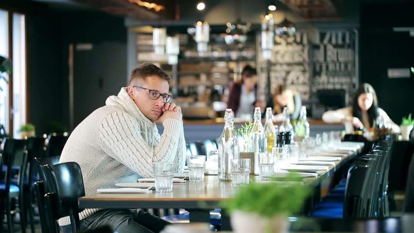 Restaurantele se redeschid treptat. Comanzi în septembrie, mănânci în octombrie